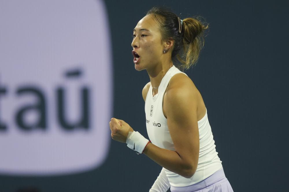 亿万28：武汉军运会开幕式，数万国人合唱《歌唱祖国》，老外看的羡慕不已.